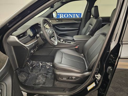 New 2025 Jeep Grand Cherokee Limited image 11