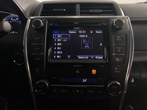 Used 2017 Toyota Camry XLE FWD image 21
