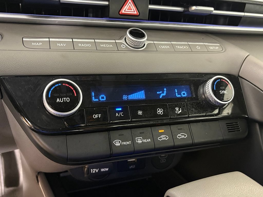 Used 2024 Hyundai Elantra SEL FWD image 29