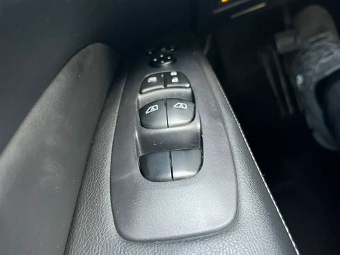 Used 2020 Nissan Pathfinder SV FWD image 16