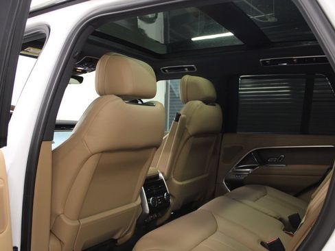 Used 2025 Land Rover Range Rover SE image 30