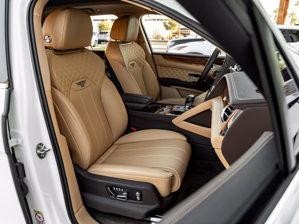 Used 2023 Bentley Bentayga AWD/4WD image 41