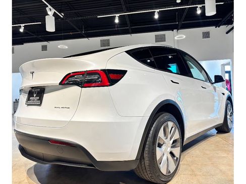 Used 2023 Tesla Model Y Long Range image 12