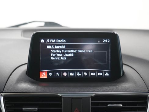 Used 2018 MAZDA MAZDA3 Grand Touring w/ Premium Equipment Package FWD image 15