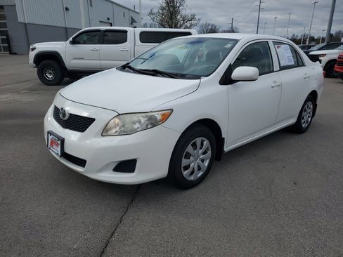 Used 2010 Toyota Corolla LE image 2