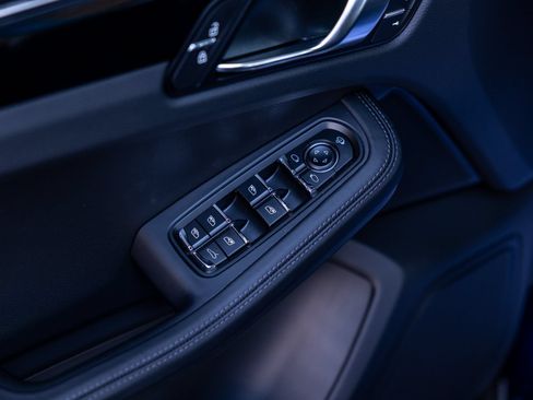 Certified 2026 Porsche Macan S AWD/4WD image 40