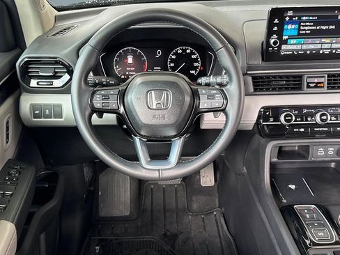 Certified 2025 Honda Pilot Touring image 29