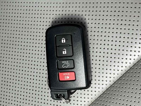 Used 2016 Toyota Highlander Limited AWD/4WD image 39