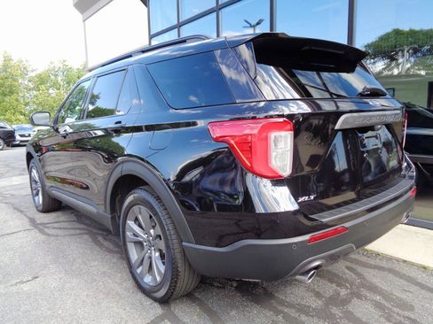 Used 2023 Ford Explorer XLT w/ Equipment Group 202A AWD/4WD image 7