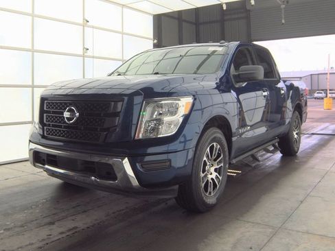 Used 2021 Nissan Titan SV image 1