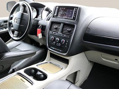 Used 2019 Dodge Grand Caravan SXT image 19