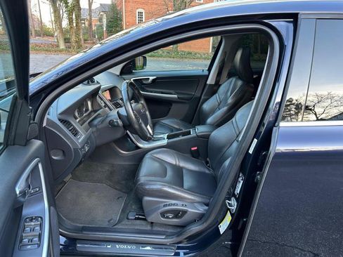 Used 2017 Volvo XC60 T6 Dynamic w/ Preferred Option Package image 24