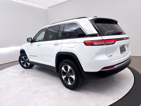 Used 2023 Jeep Grand Cherokee 4WD 4xe image 2