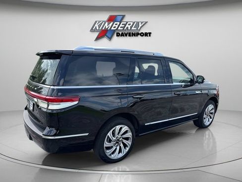 Used 2024 Lincoln Navigator Reserve AWD/4WD image 5
