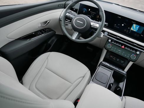 Certified 2025 Hyundai Tucson Limited image 9