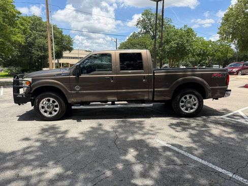 Used 2015 Ford F250 Lariat w/ Lariat Ultimate Package AWD/4WD image 8