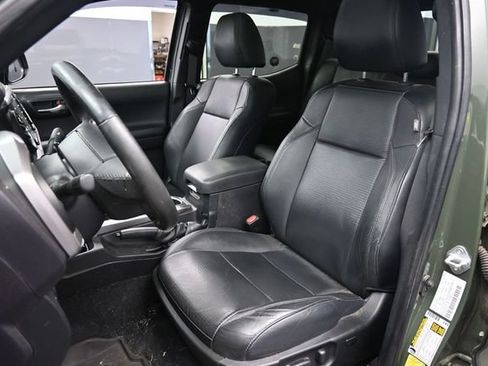 Used 2022 Toyota Tacoma Limited AWD/4WD image 17