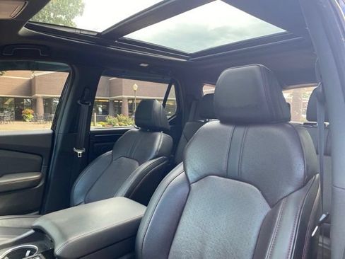 Used 2025 Honda Pilot Black Edition image 2