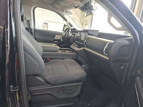 Used 2025 Ford Expedition Active AWD/4WD image 10