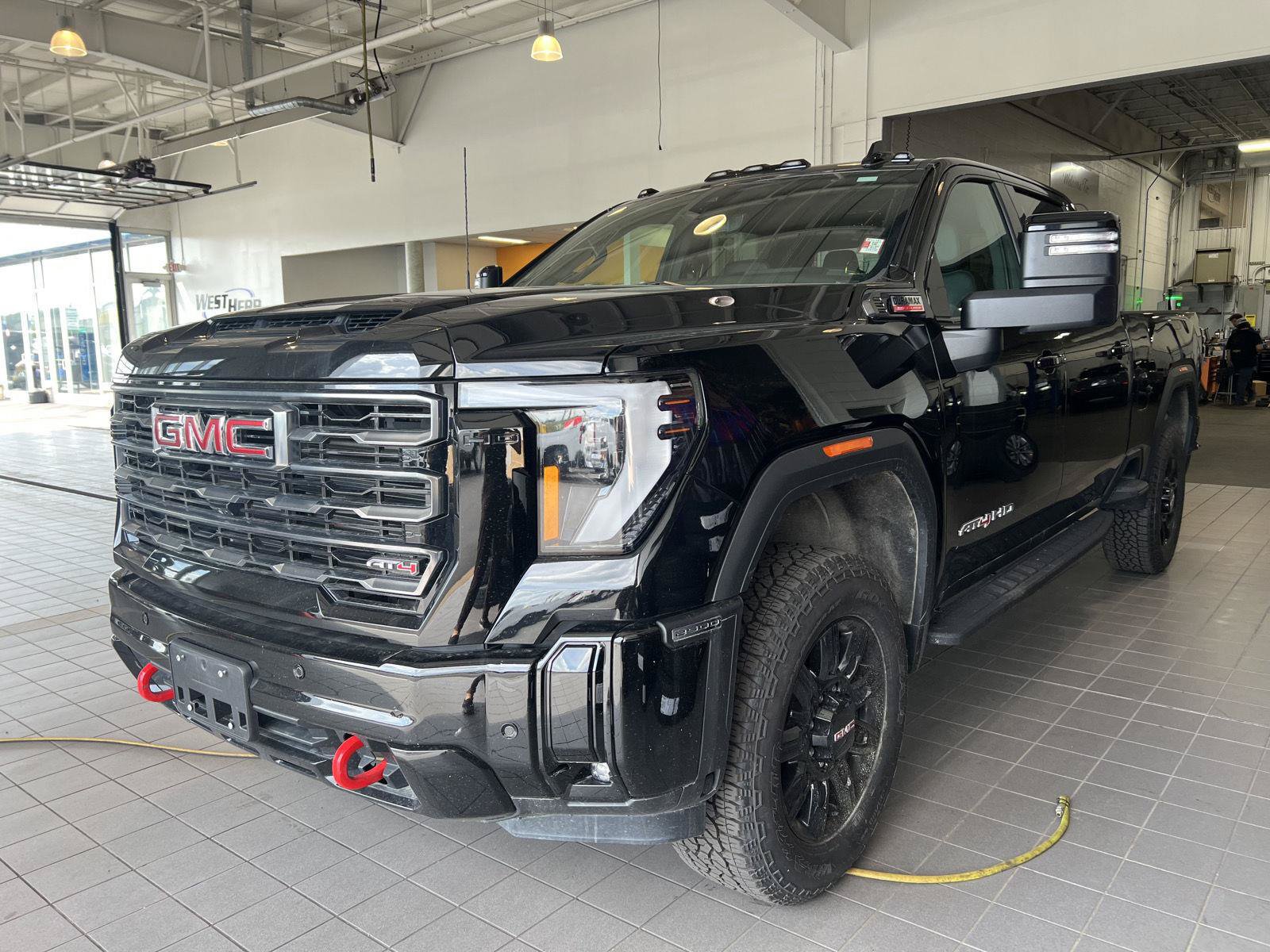 Used 2025 GMC Sierra 2500 AT4 w/ AT4 Premium Plus Package AWD/4WD image 4