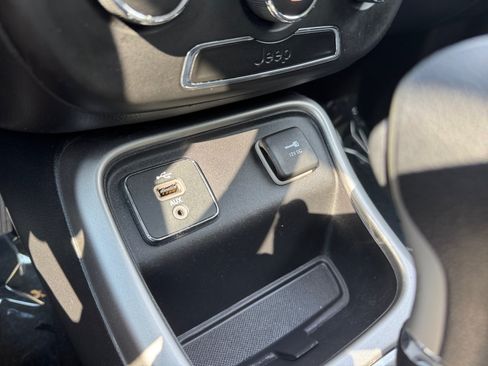 Used 2018 Jeep Compass Sport FWD image 19