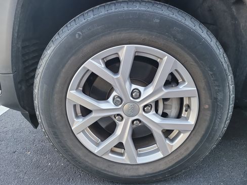 Used 2022 Jeep Grand Cherokee L Limited w/ Luxury Tech Group II image 8