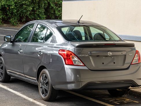 Used 2019 Nissan Versa SV FWD image 7