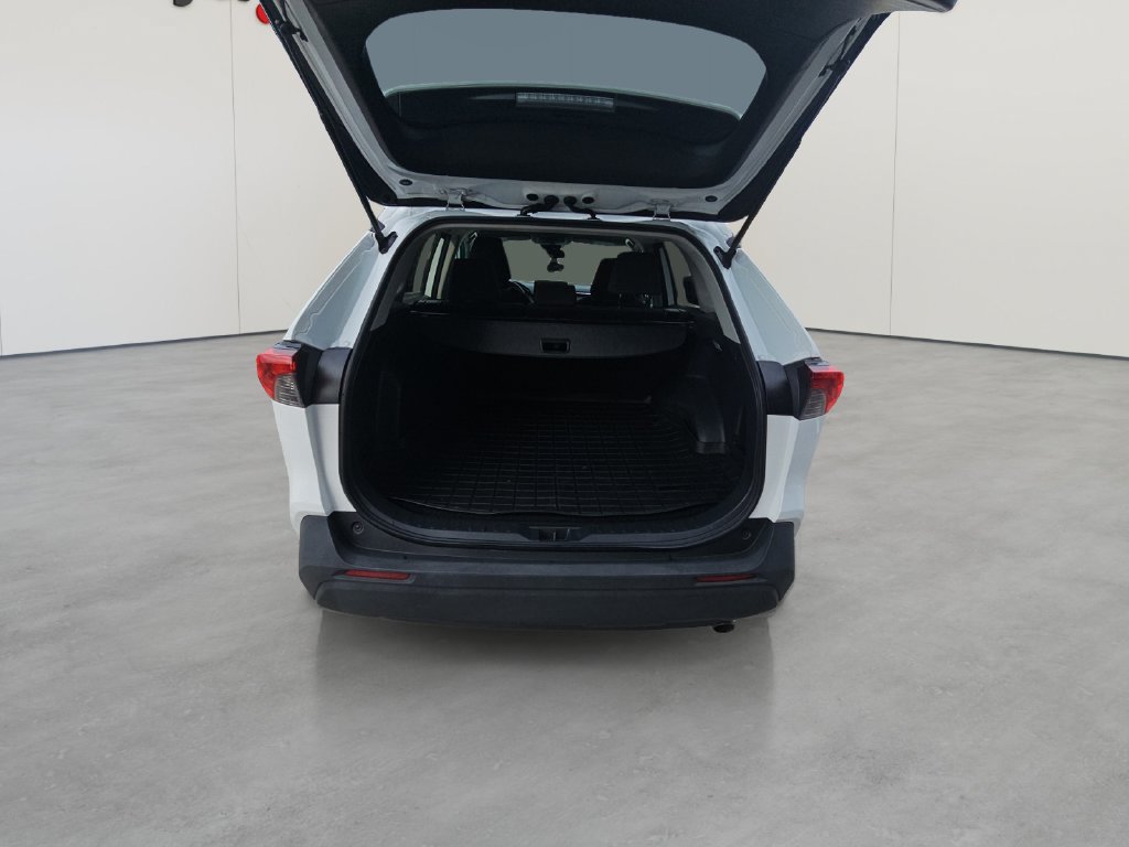 Used 2021 Toyota RAV4 LE FWD image 18