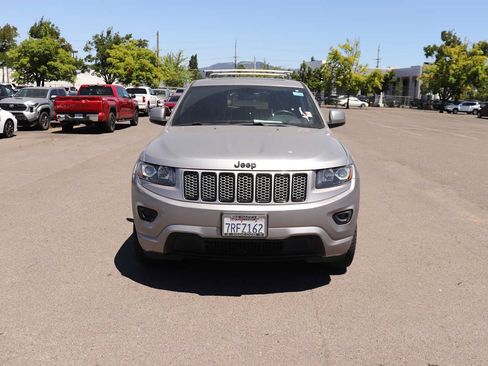 Used 2015 Jeep Grand Cherokee Altitude AWD/4WD image 2