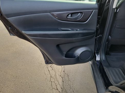 Used 2020 Nissan Rogue S image 14