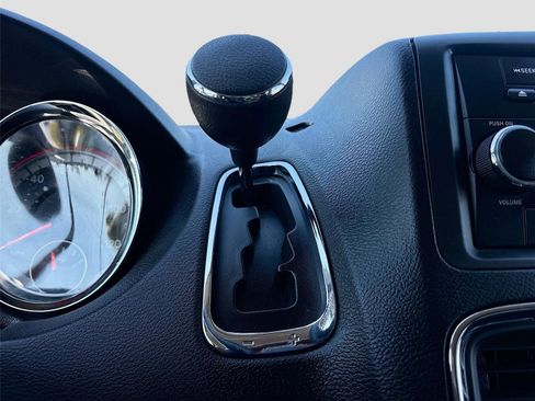 Used 2016 Dodge Grand Caravan SXT image 16