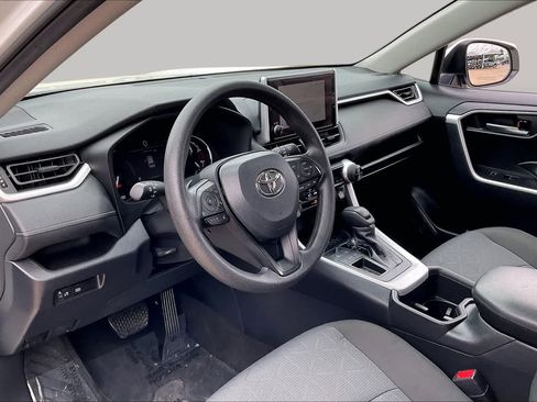 Used 2024 Toyota RAV4 XLE FWD image 16