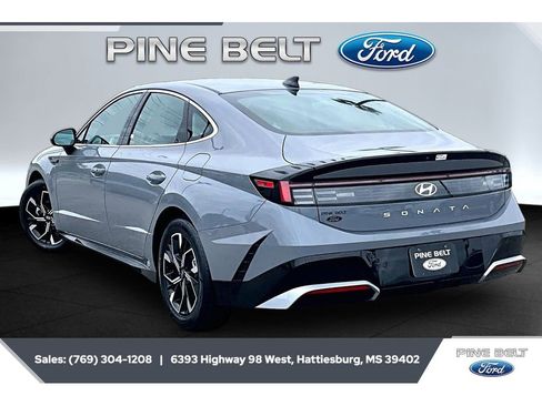 Used 2025 Hyundai Sonata SEL FWD image 2