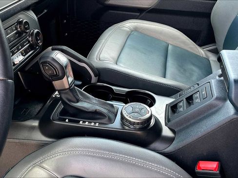 Used 2022 Ford Bronco Outer Banks w/ Sasquatch Package image 15