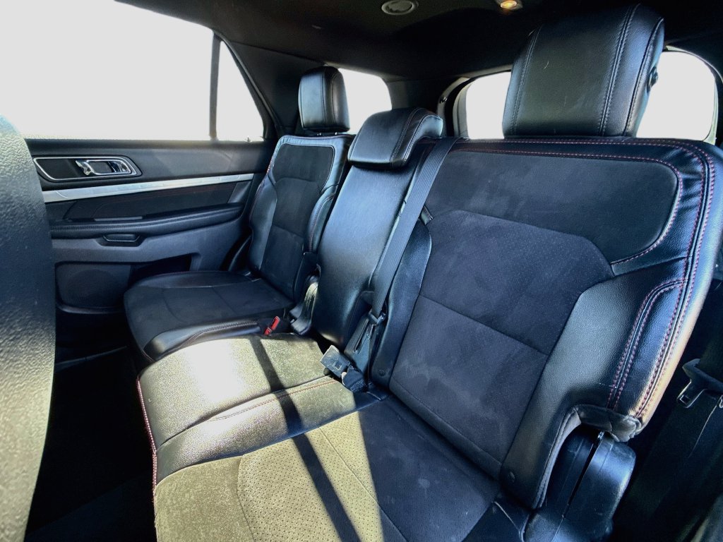 Used 2018 Ford Explorer XLT w/ Equipment Group 202A FWD image 31