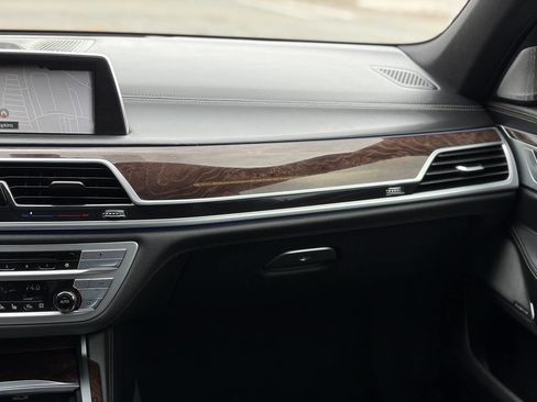 Used 2017 BMW 750i xDrive AWD/4WD image 32