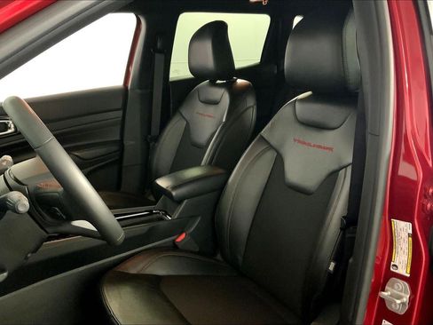 Used 2025 Jeep Compass Trailhawk image 22