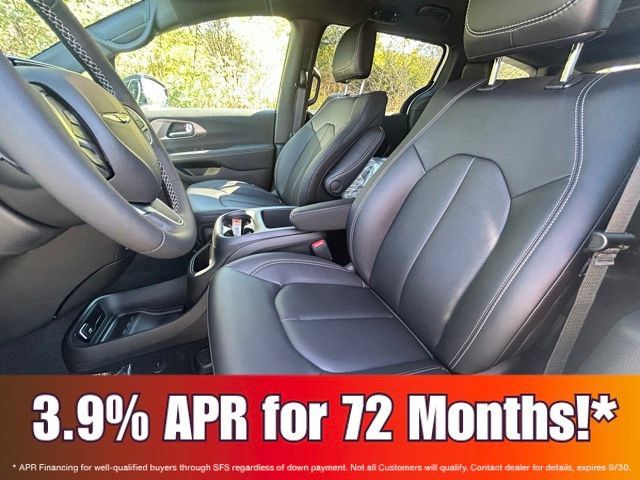 New 2026 Chrysler Pacifica Select FWD image 18
