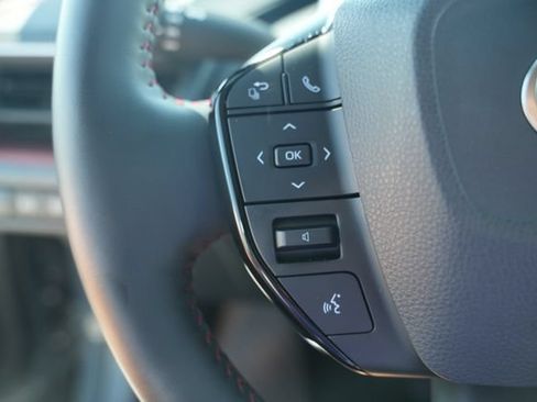 Used 2025 Toyota Prius Plug-In Hybrid FWD image 32