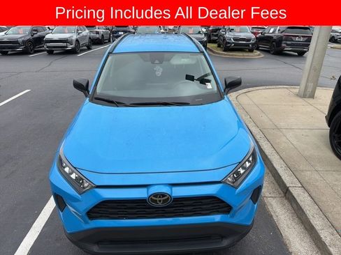 Used 2020 Toyota RAV4 LE FWD image 2