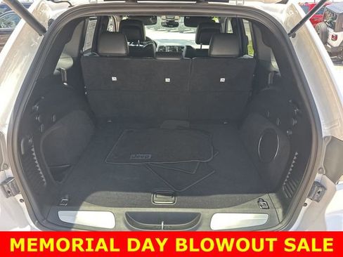 Used 2020 Jeep Grand Cherokee Overland AWD/4WD image 13