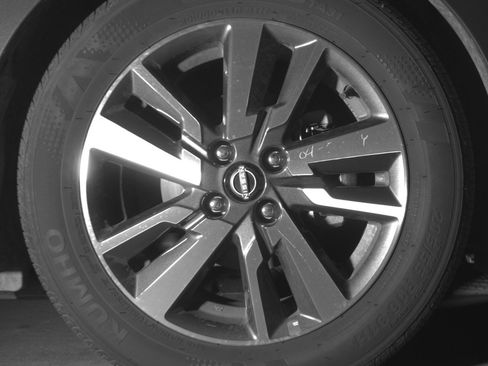 Used 2025 Nissan Versa SV FWD image 16