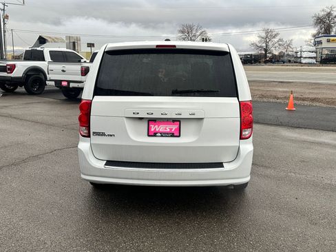 Used 2017 Dodge Grand Caravan SE image 6