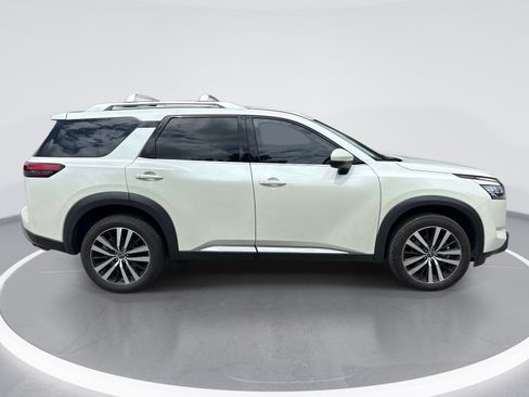 Used 2023 Nissan Pathfinder Platinum FWD image 9