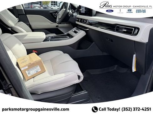 New 2025 Lincoln Aviator Reserve w/ Luxury Package RWD image 10