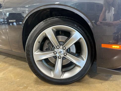 Used 2017 Dodge Challenger R/T image 10