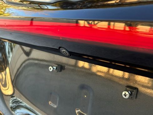 Certified 2023 Chrysler Pacifica Touring-L FWD image 37