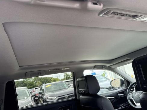 Used 2016 Toyota Highlander Limited Platinum FWD image 10