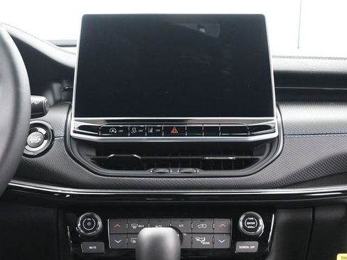 New 2025 Jeep Compass Latitude w/ Sun & Sound Group AWD/4WD image 26