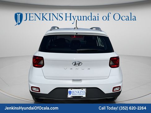 New 2025 Hyundai Venue SEL FWD image 5